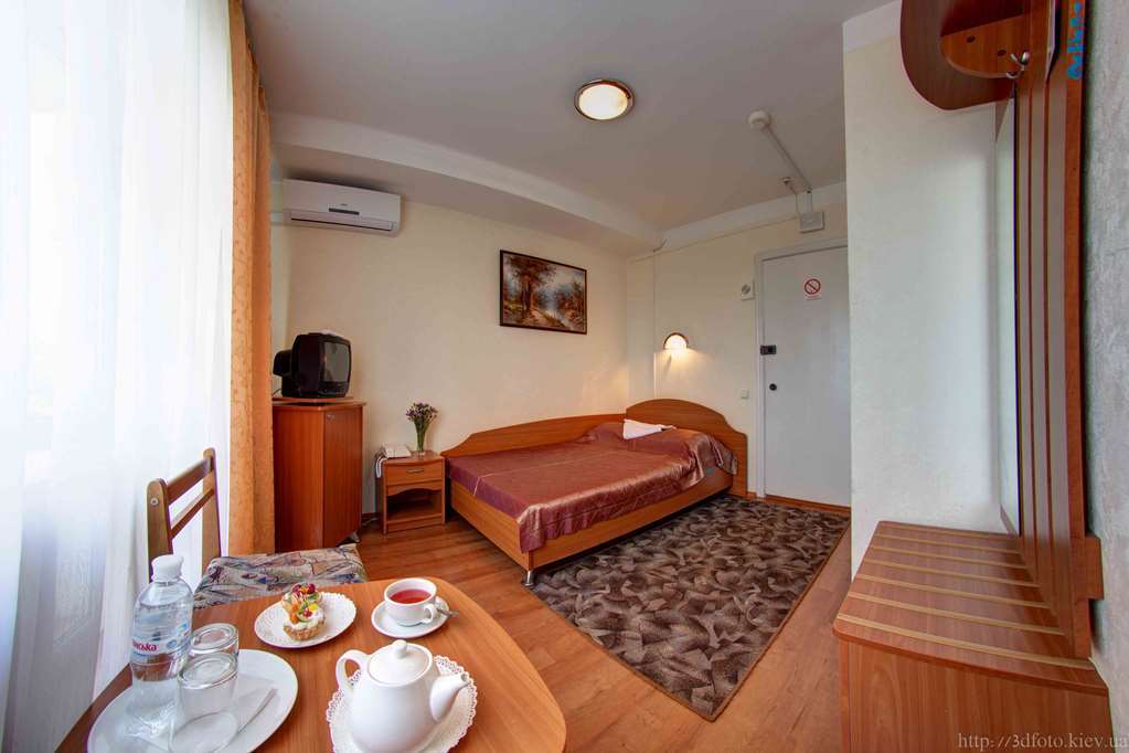 Holosiyvsky Hotel Kiew Zimmer foto