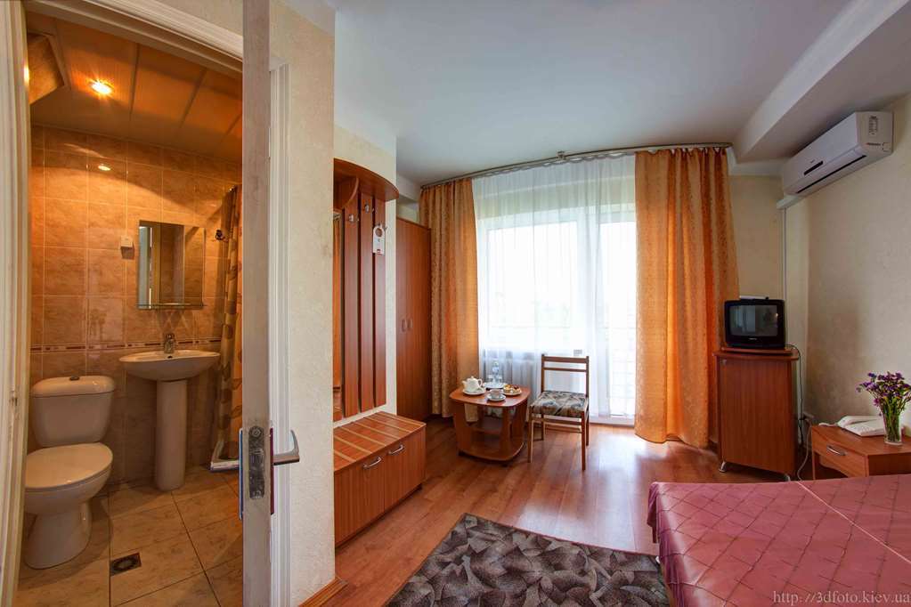 Holosiyvsky Hotel Kiew Zimmer foto